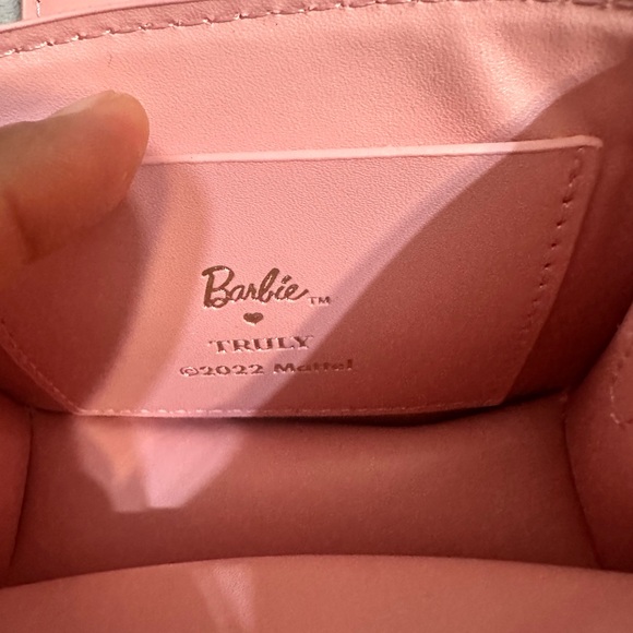 This‎ is a Truly x Barbie mini bag, a limited edition made of 100% leather - Picture 4 of 12